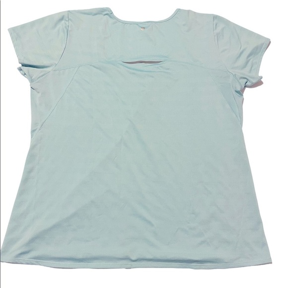 𝅺ATHLETIC short sleeve tee with reflective strip. - Picture 2 of 9